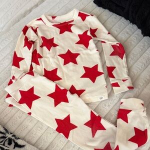 Baby GAP Red Star Print Pajama Set on Cream size 4 unisex